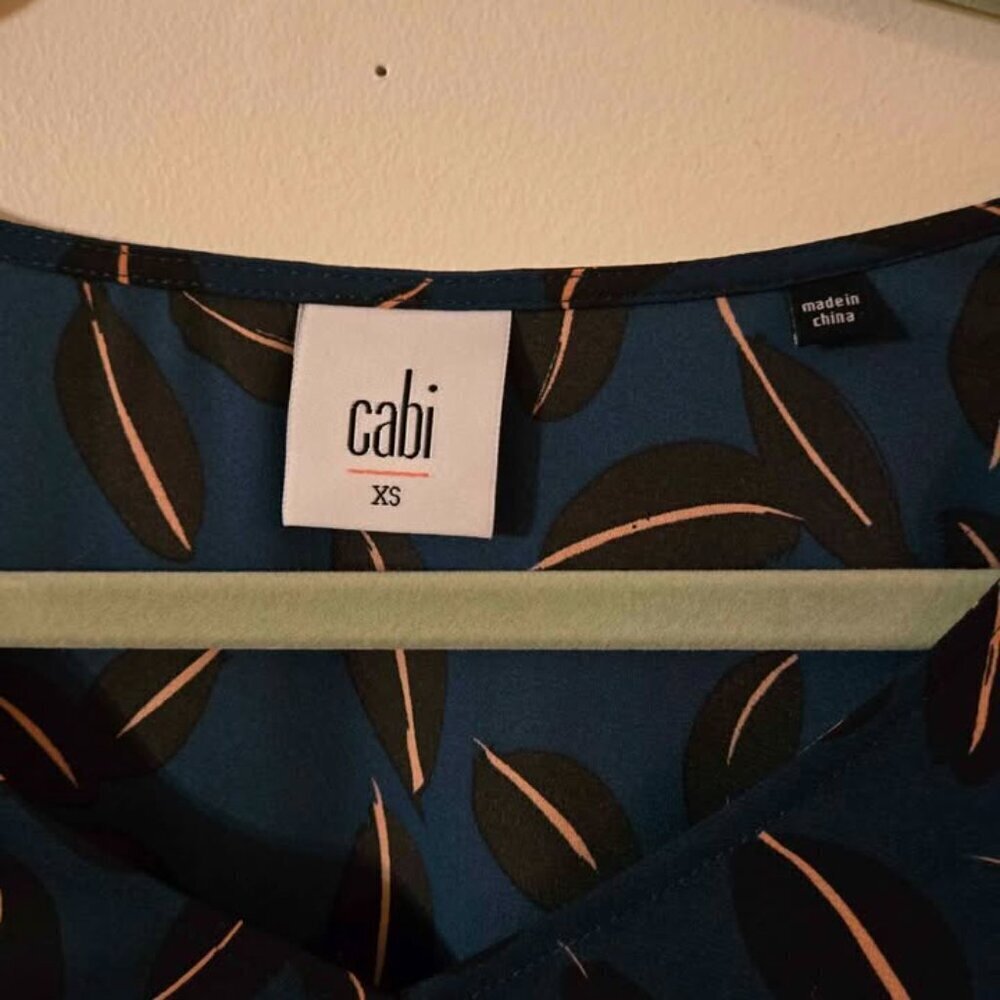 CAbi Shadow Leaf Blouse Size XS - Picture 7 of 10